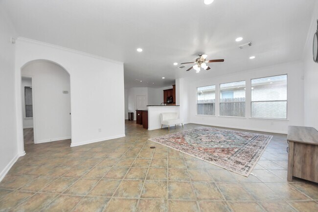 Building Photo - 7330 Jacobs Well Dr