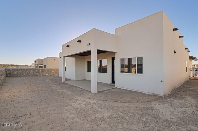 Building Photo - 832 Eltham Dr