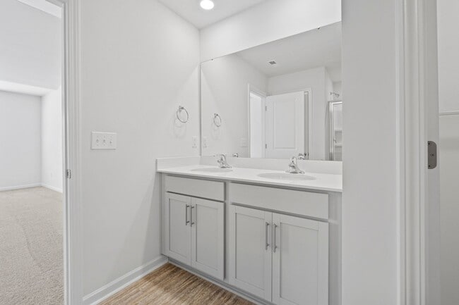 Building Photo - Brand New 5 Bedroom 3 full baths