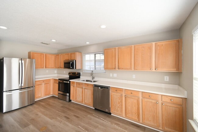 Building Photo - 7157 Beekman Lake Dr