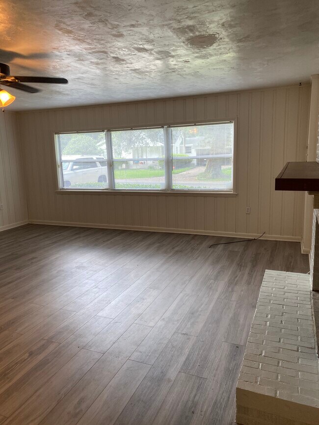 Building Photo - Cactus/Block - 2602