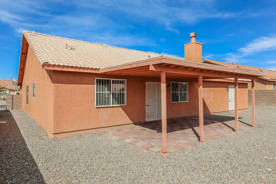 Building Photo - 9646 E Paseo San Ardo