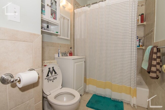 Building Photo - Nice 3BR/1Bath Multi Family Unit in Brighton!