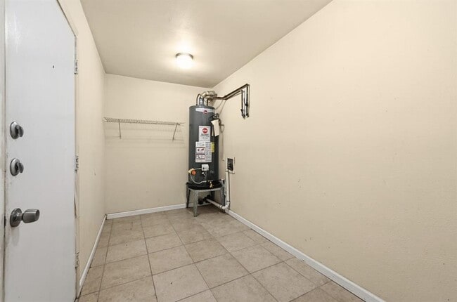 Building Photo - 807 Castle Ridge Rd