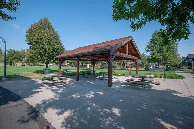 Building Photo - Sun Meadow Home 4 Bed + Bonus + Office + H...