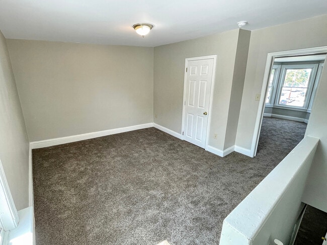 Building Photo - 334 Oak St