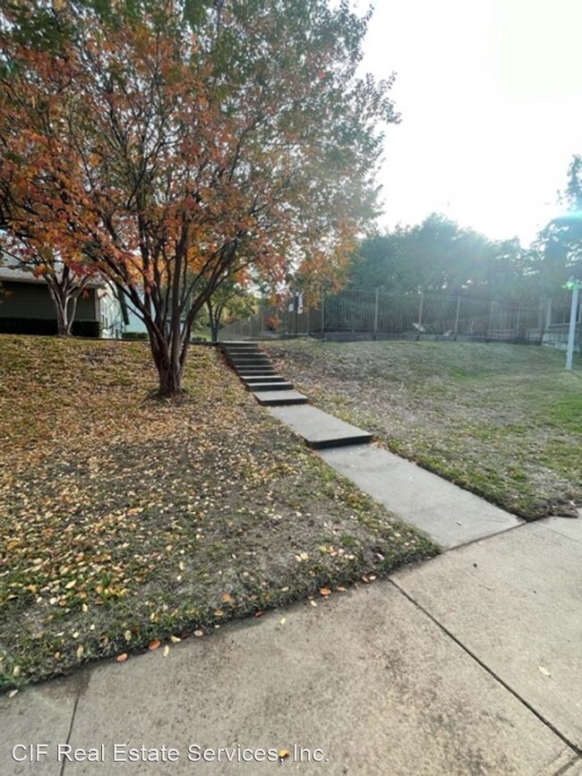 Building Photo - 2 br, 1 bath House - 1500 Lake Shore Dr. U...