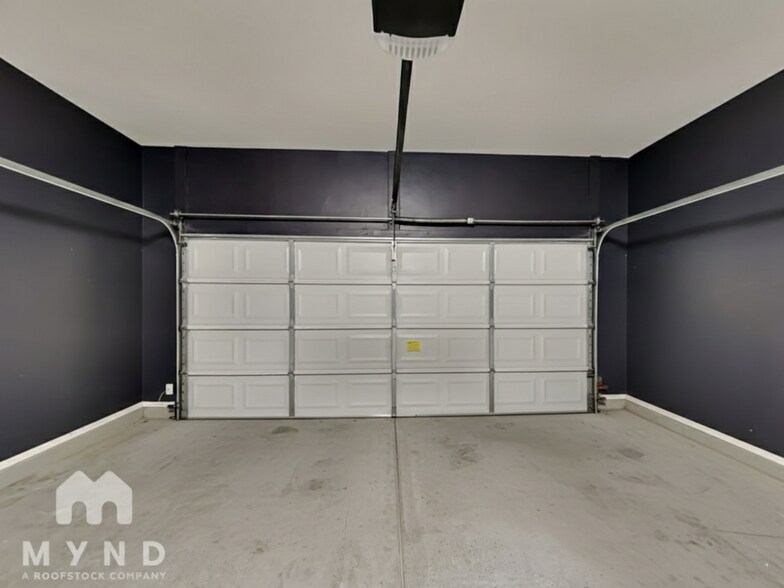 Building Photo - 12548 E Red Iron Trail