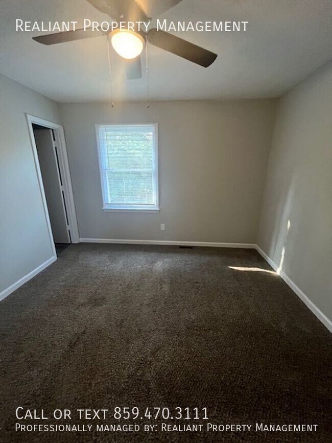 Building Photo - 617 Barefoot Dr