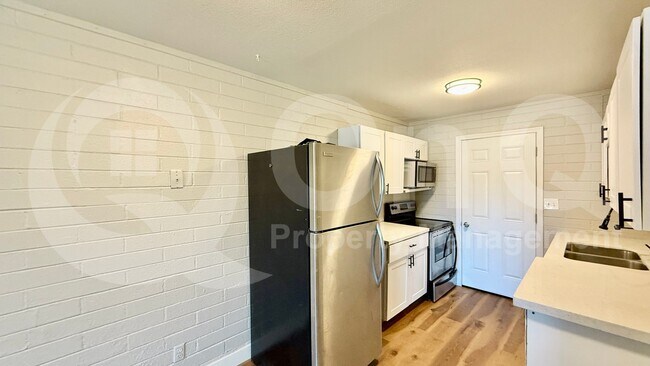 Building Photo - 6044 N 21st Ave