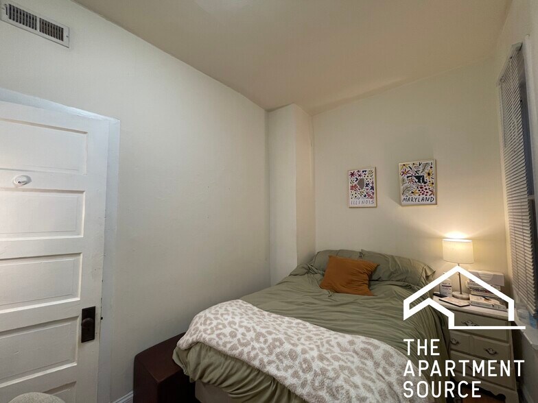 Building Photo - 3052 W George St