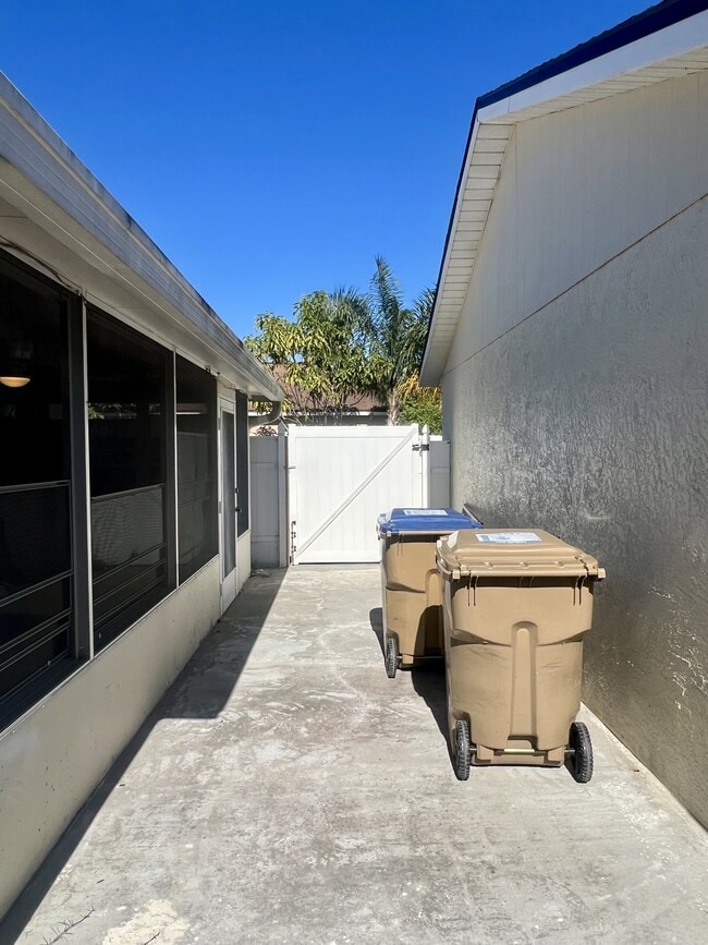 Building Photo - 2386 Harbor Town Dr