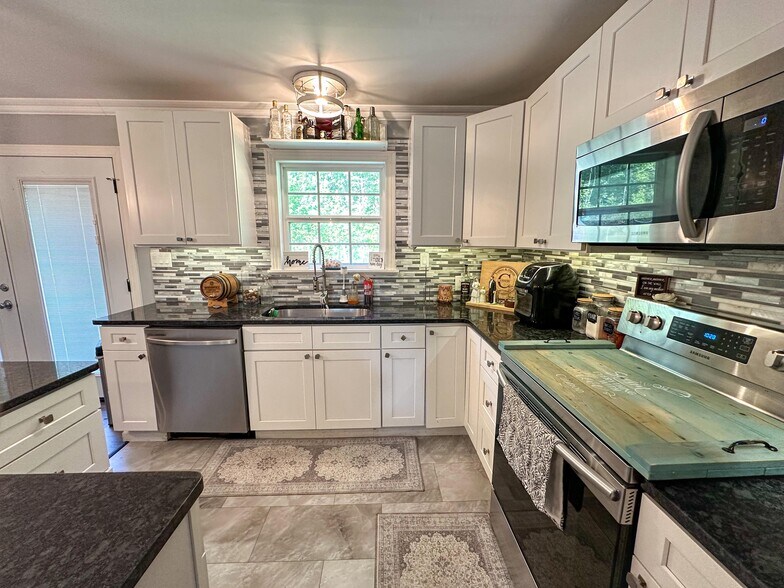 Building Photo - 5 big oak road