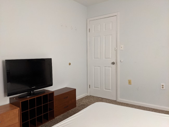 Building Photo - 10307 Colony View Dr