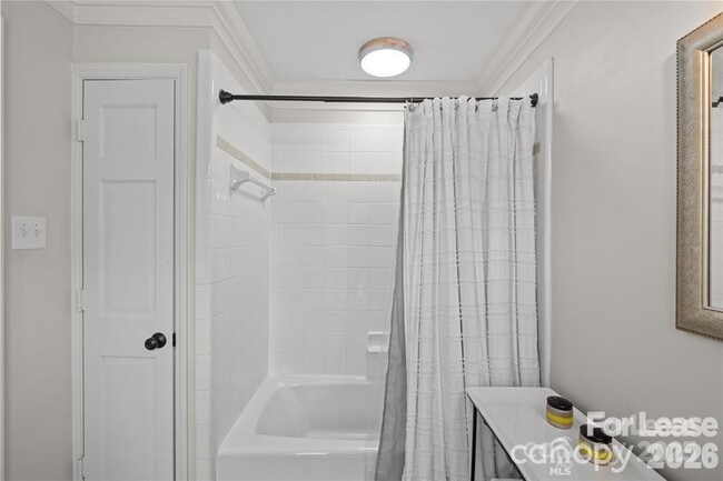 Building Photo - 3900 Braxton Dr