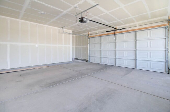 Building Photo - 2028 E Velvet Pl
