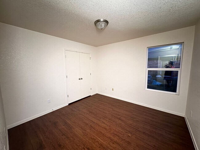 Building Photo - 4707 Waterproof Dr