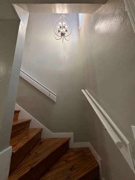 Building Photo - 300 OLYMPIA CT