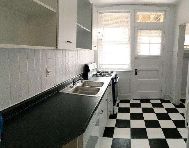 Building Photo - 5752 N Winthrop