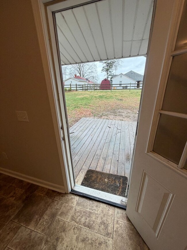 Building Photo - Inviting 2-Bedroom Home with Large Front Porch in KannapolisI’m