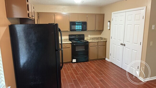 Building Photo - 142 Shayna Dr