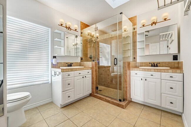 Building Photo - 10630 Olympia Dr