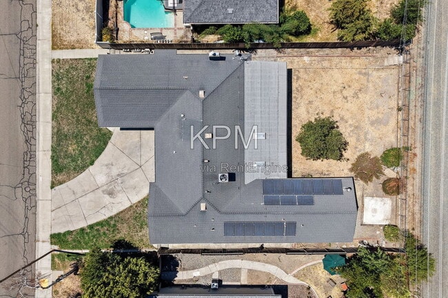 Building Photo - 2155 Portola Ave