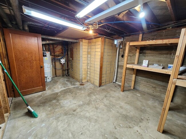Building Photo - Large Duplex with Garage
