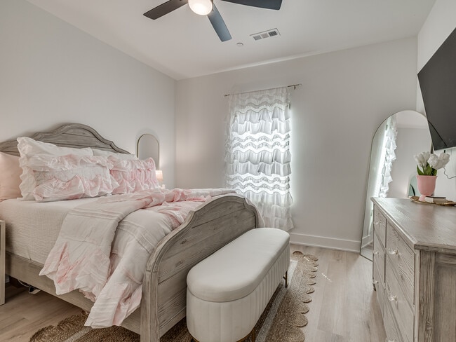 Building Photo - 1640 N Leverett Ave