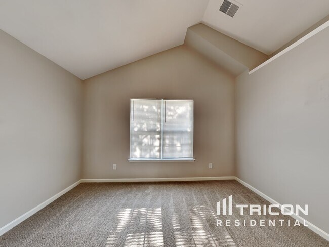 Building Photo - 6716 Commack Dr