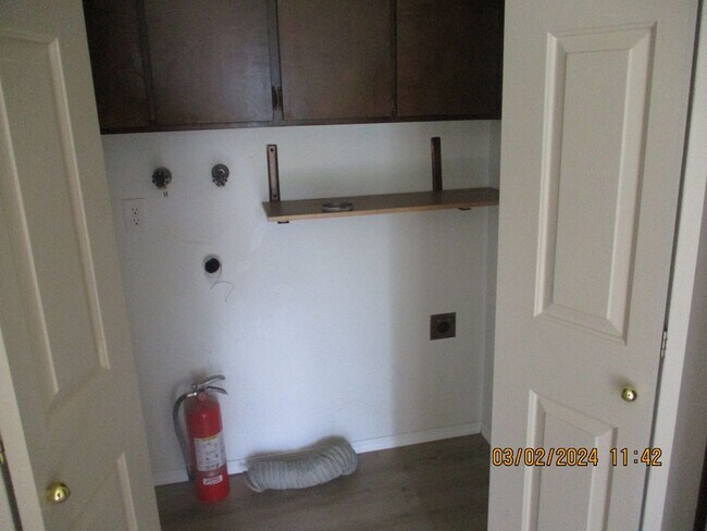 Building Photo - 631 N 13th St