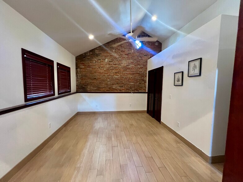 Building Photo - 104 Linwood Ave