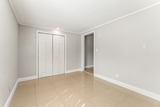 Building Photo - Charming 3-Bedroom Home with 2 Full Baths ...
