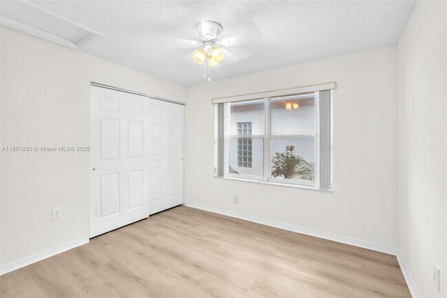 Building Photo - 16411 Sapphire Bend
