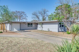 Building Photo - AGUST PRE-LEASE! Updated 4 Bedroom Near Tech Campus