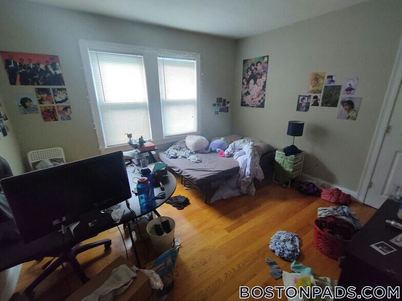 Building Photo - 27 Fairfax St