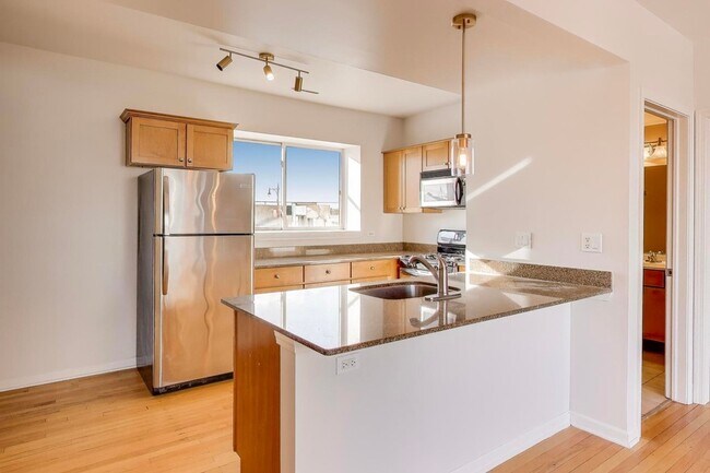 Building Photo - 4017 N Troy St