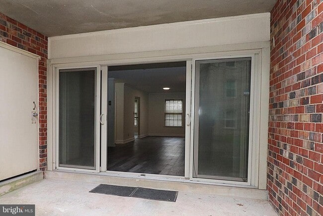 Building Photo - 6010 Westchester Park Dr