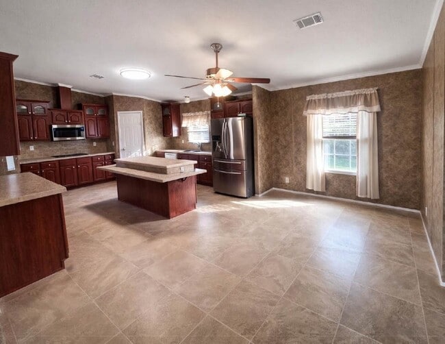 Building Photo - 8730 FM 646 Rd