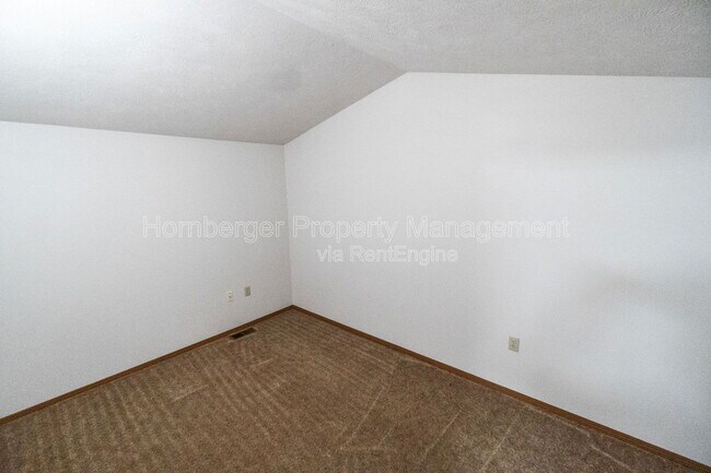 Building Photo - 1605 E 33rd Ave