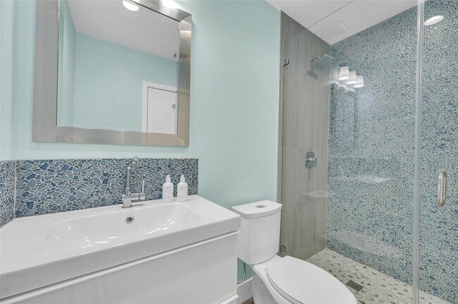 Building Photo - 1824 S Ocean Dr