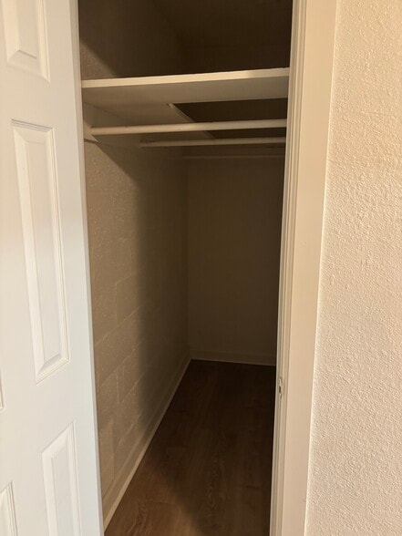 Building Photo - 1075 W State St