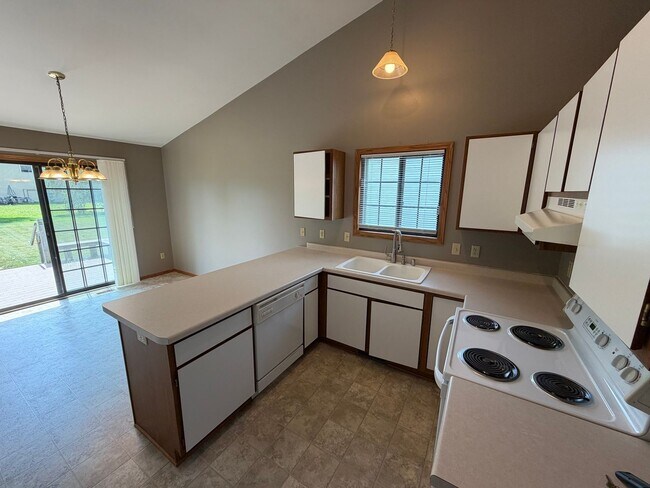 Building Photo - 514/516 Pheasant Drive