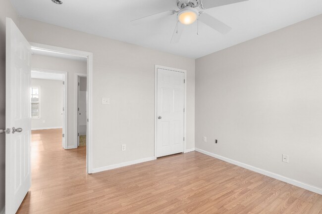 Building Photo - 131 Cherry Grove Dr