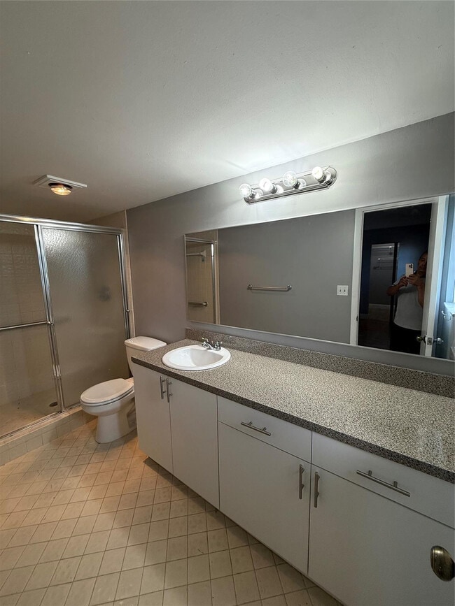 Building Photo - 2033 Coral Ridge Dr