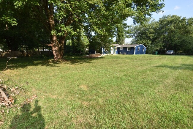Building Photo - 4 bedroom 2 bath home close to UP Mall