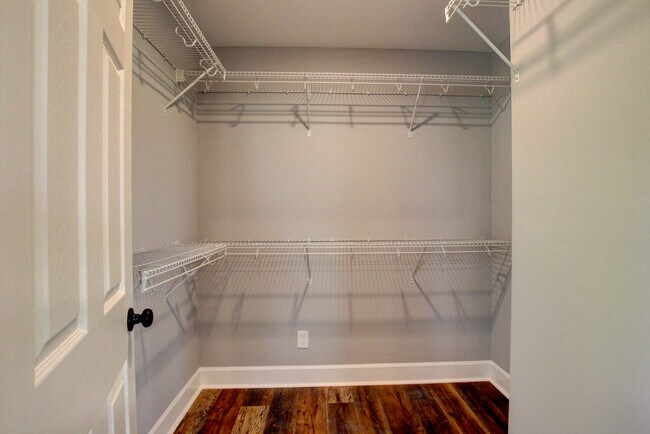 Building Photo - 133 Riverbend Dr