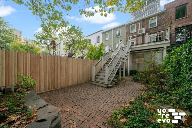 Building Photo - https://yoreevo.com/