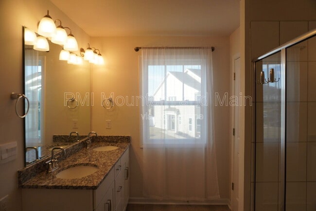 Building Photo - 210 Creekview Rd