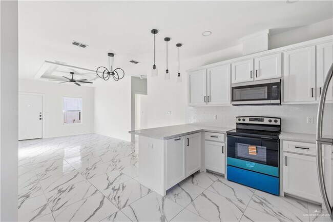 Building Photo - 23 N Abesam Ave